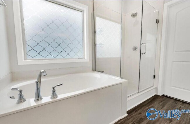 Building Photo - 203 Portrait St