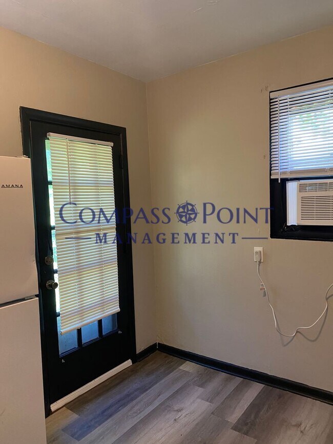 Building Photo - 707-709 Paul Ave