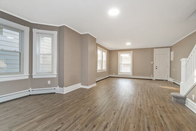 Building Photo - Spacious 3-Bed + Office Home in Slatington — Fresh Floors & Flexible Layout