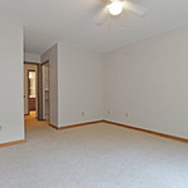 Building Photo - 144 Primrose Ct