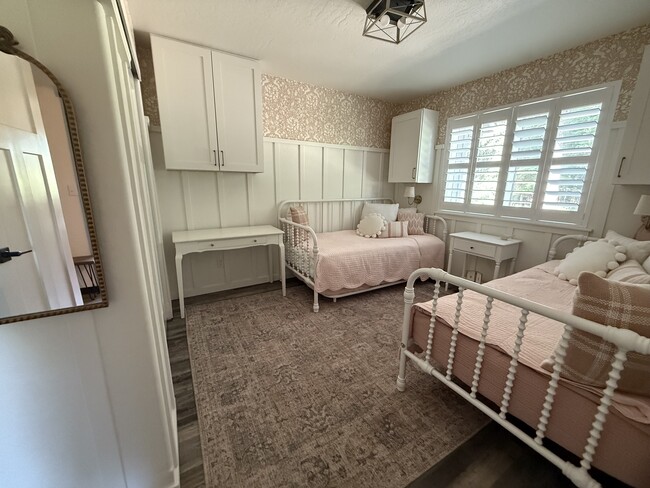 Building Photo - 301 Sandy Ridge Rd