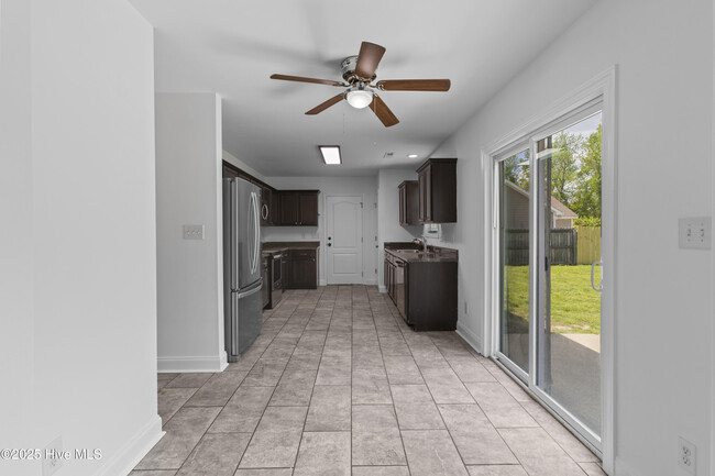 Building Photo - 104 Wild Blossom Dr