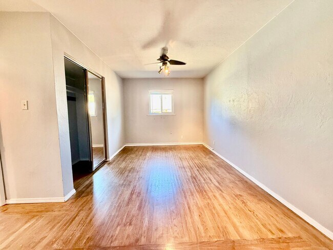 Building Photo - Great home available NOW