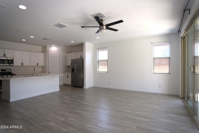 Building Photo - 1651 W Piedmont Rd