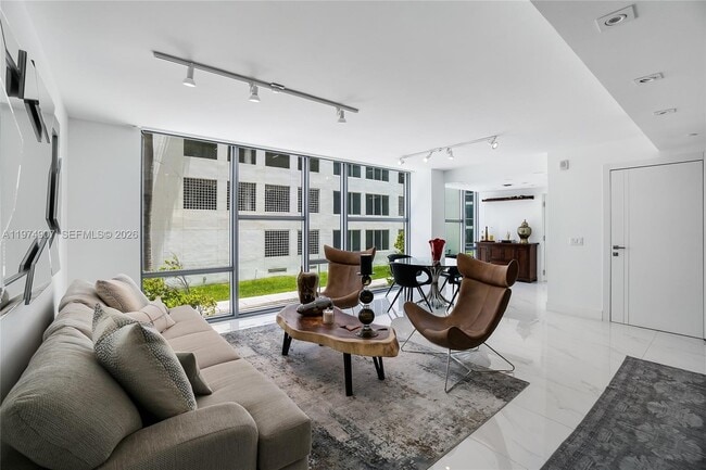 Building Photo - 2900 NE 7th Ave