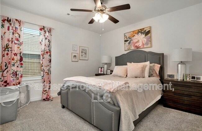 Building Photo - 4435 W Canyon Run Dr