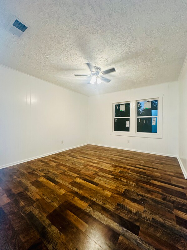 Building Photo - 2098 Pinecroft Cir