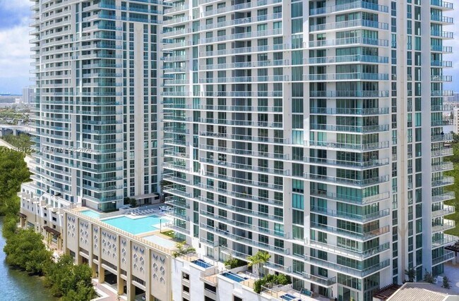 Building Photo - 300 Sunny Isles Blvd