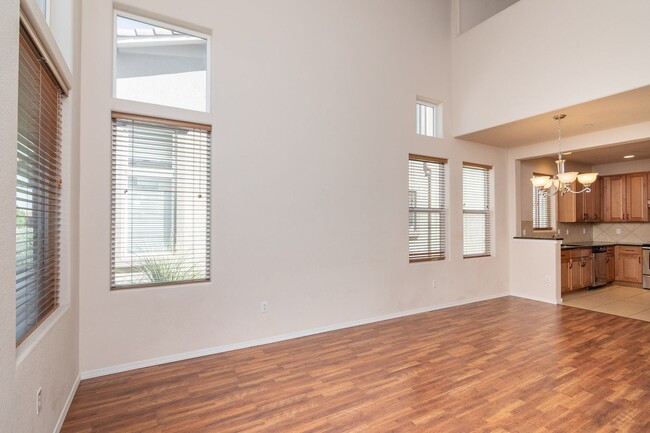 Building Photo - End Unit Townhouse Available Now!