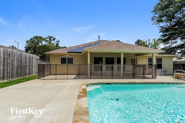Building Photo - 12064 Maverick Dr