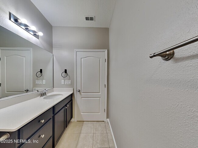 Building Photo - 164 Bloomfield Wy