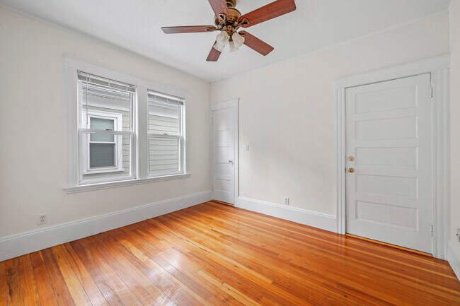 Building Photo - 5 Vale St