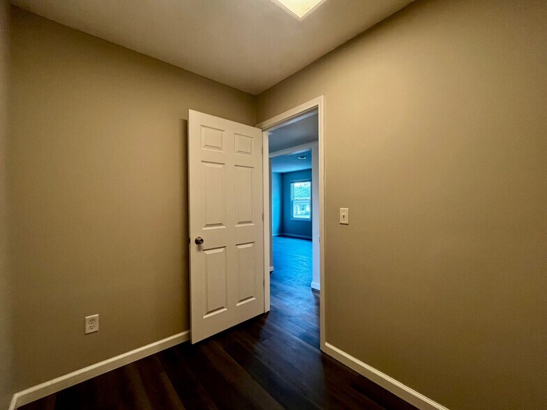 Building Photo - 905 Aurora Knoll Ln