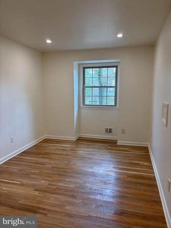 Building Photo - 1249 Derbyshire Rd