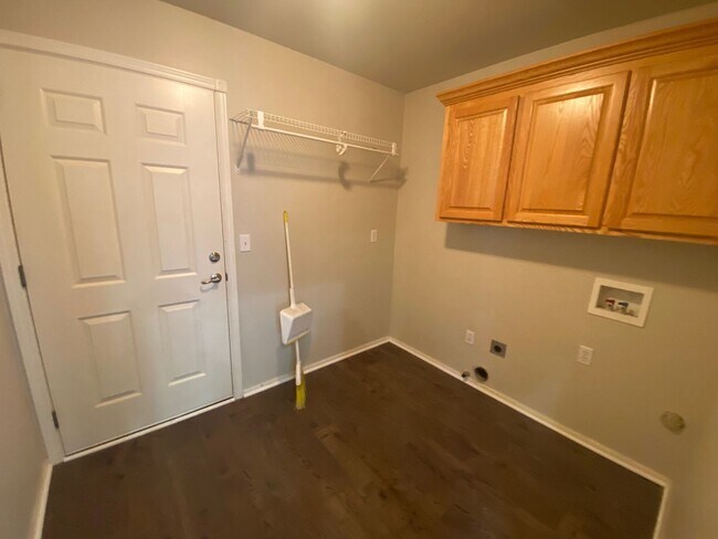 Building Photo - Great 3 Bedroom 2 Bath House!