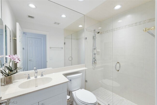 Building Photo - 425 Cove Tower Dr