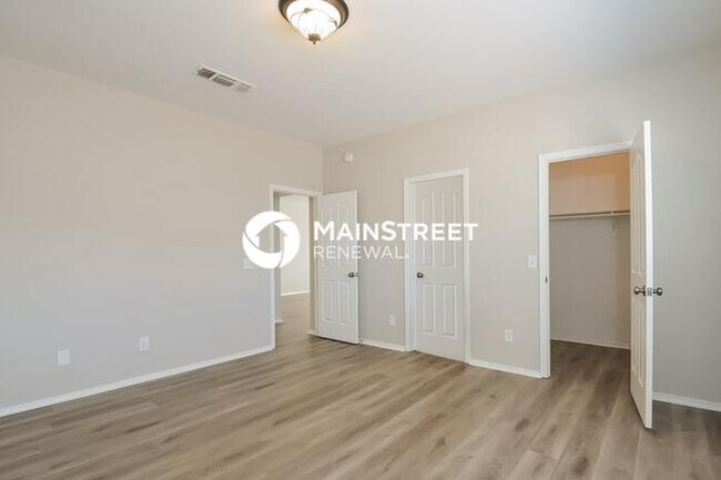 Building Photo - 3 Bedroom Pet-Friendly Home in TUCSON, AZ with Main Street Renewal