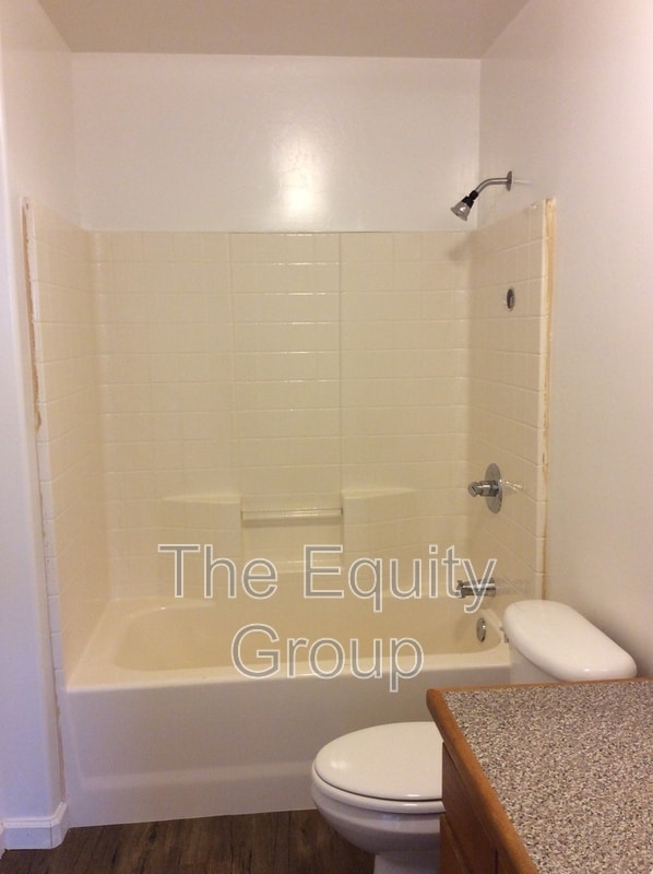 Building Photo - 437 N Park St