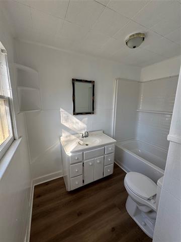 Building Photo - 503 W Elm