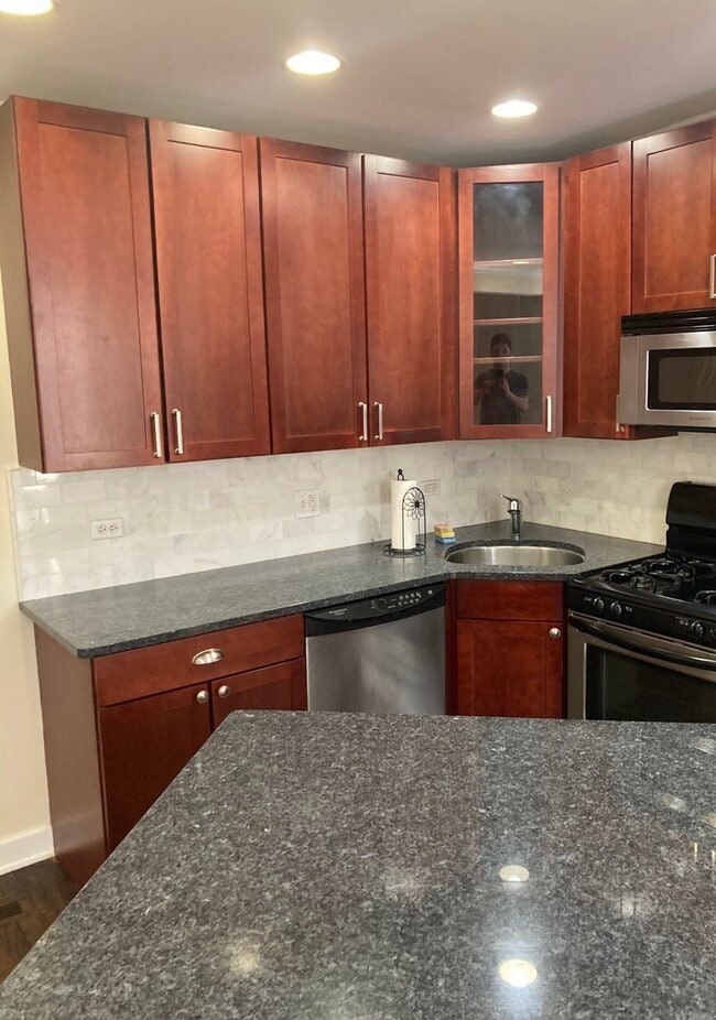 Building Photo - 1119 W Grand Ave