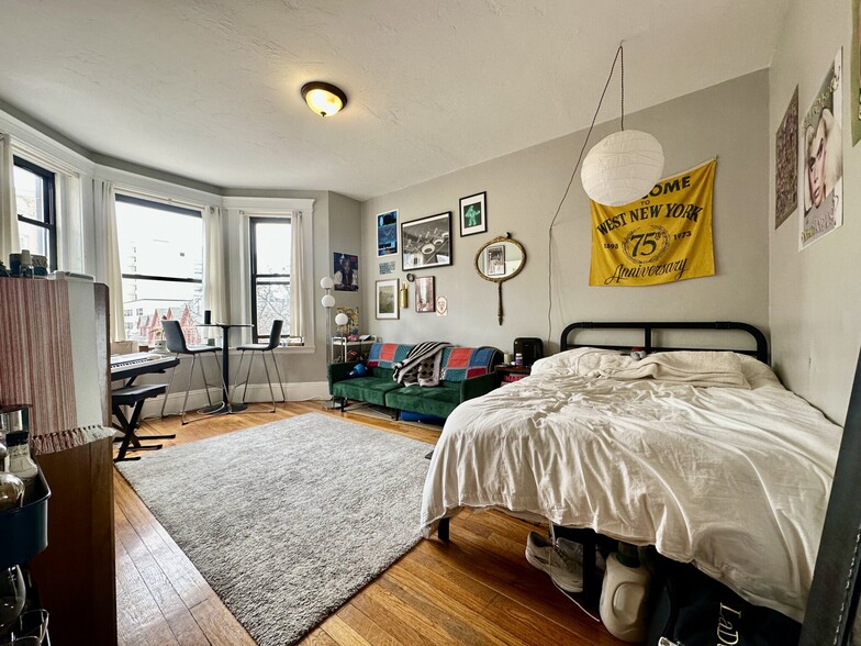 Primary Photo - 39 Hemenway St