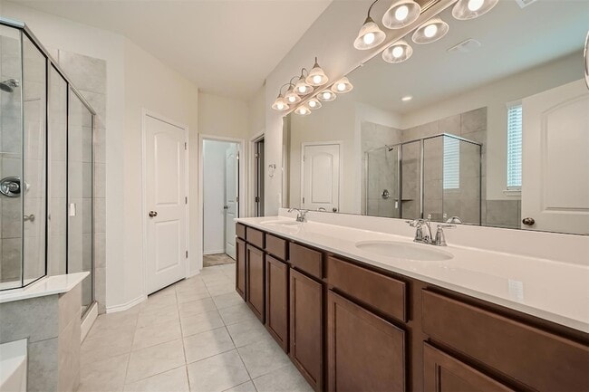 Building Photo - 303 Duroc Dr