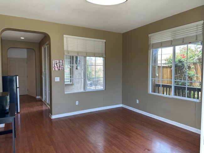 Building Photo - 664 Seaward Ave