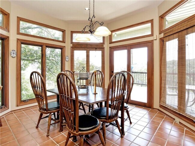 Building Photo - 205 Capri