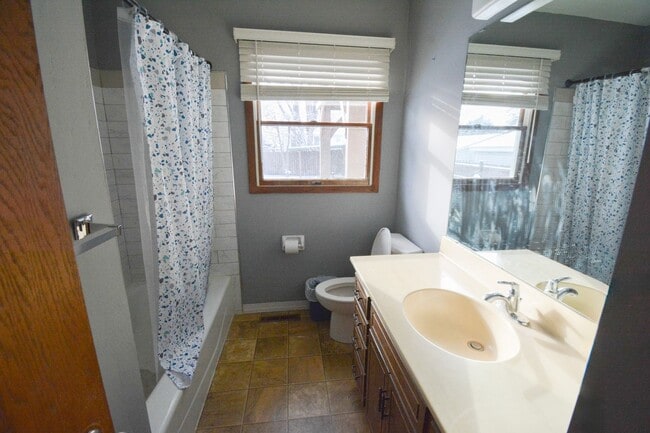 Building Photo - For Rent: Updated 3 Bed, 1.5 Bath Home — Available Immediately