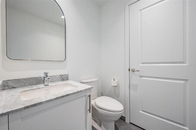 Building Photo - 3015 S Ysabella Ave