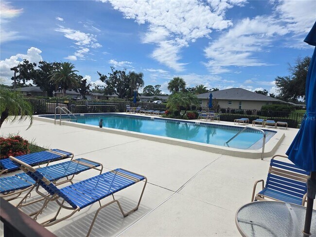 Building Photo - 7056 W Country Club Dr N