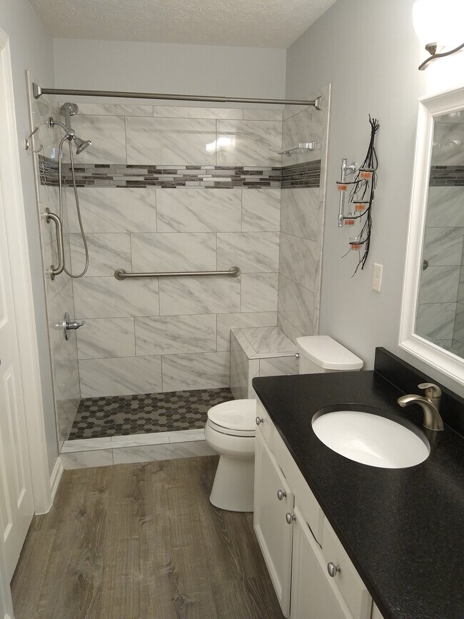 Building Photo - 101 Pinewood Dr