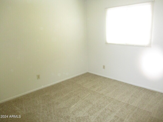 Building Photo - 6557 S La Rosa Dr