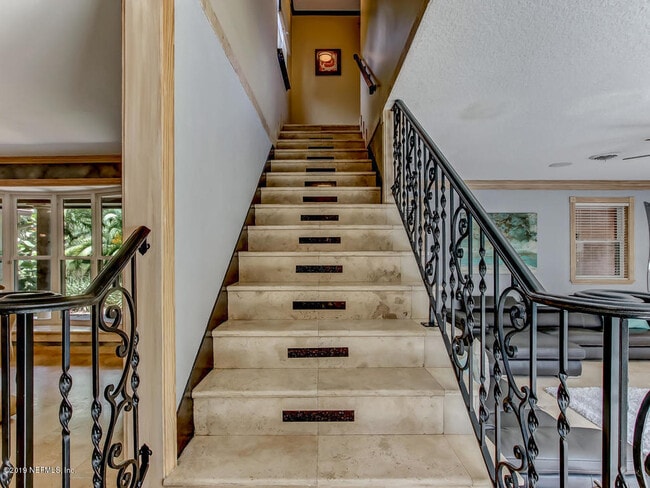 Building Photo - 88 Oakwood Rd