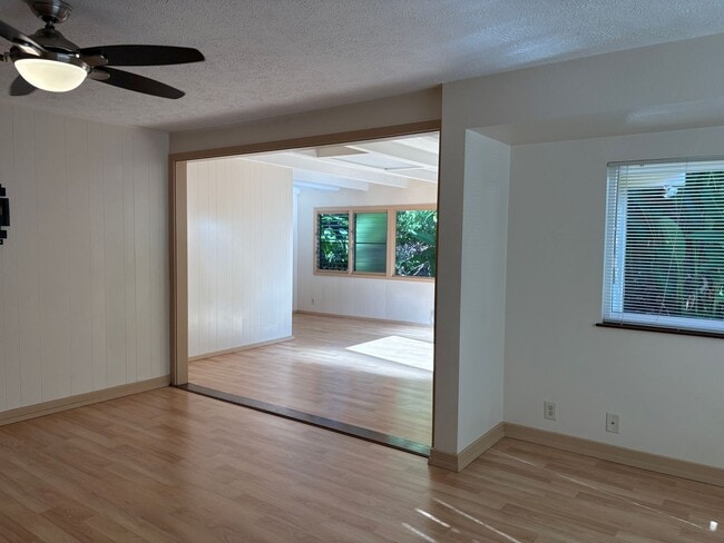 Building Photo - Very Spacious, Well Maintained, Hidden Gem on Quiet Street