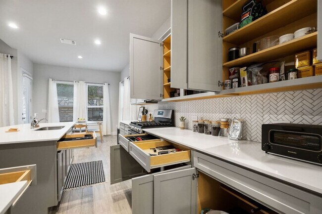 Building Photo - 11102 1/2 Charger Way-SI ID1363554P