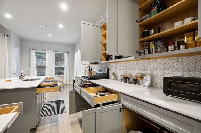 Building Photo - 11102 1/2 Charger Wy