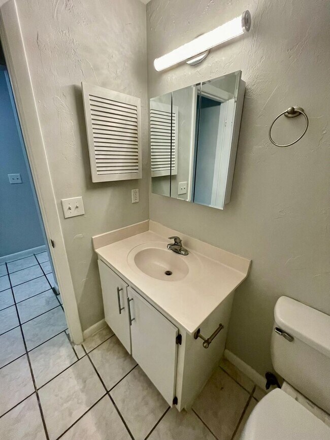 Building Photo - 827 Long Meadow Ct