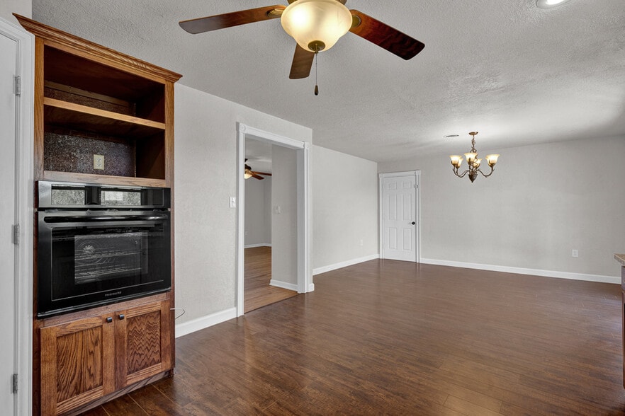 Building Photo - 403 Palo Duro Dr