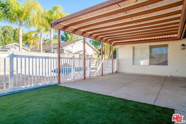 Building Photo - 233 Longfellow St