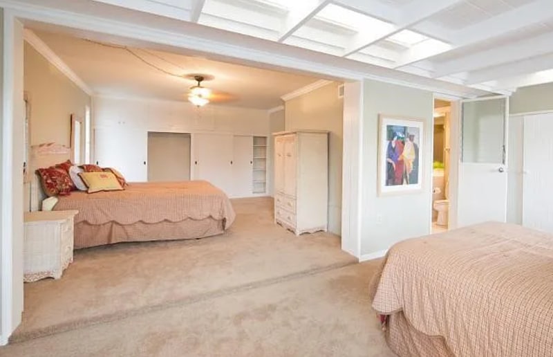 Building Photo - 1560 E Oceanfront