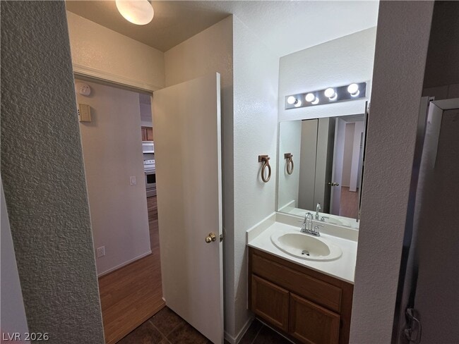 Building Photo - 2200 Highpointe Dr