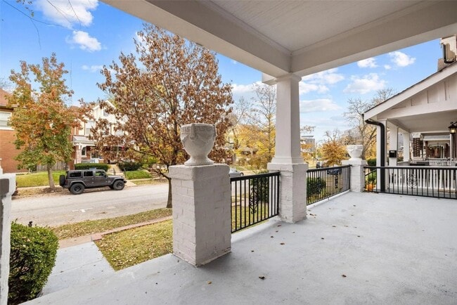 Building Photo - 5756 De Giverville Ave