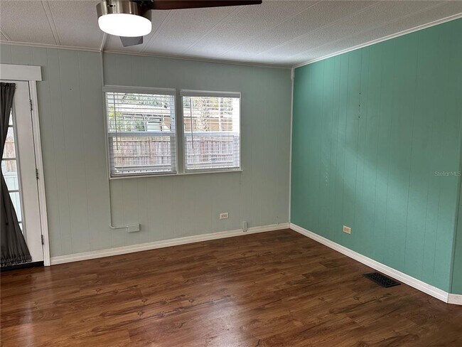 Building Photo - 24007 River Rd