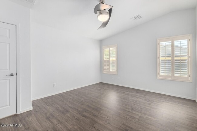 Building Photo - 2227 E Stacey Rd