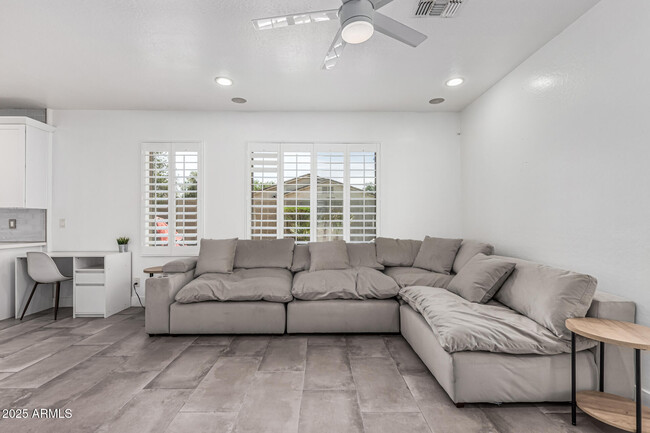 Building Photo - 3777 E Vallejo Dr