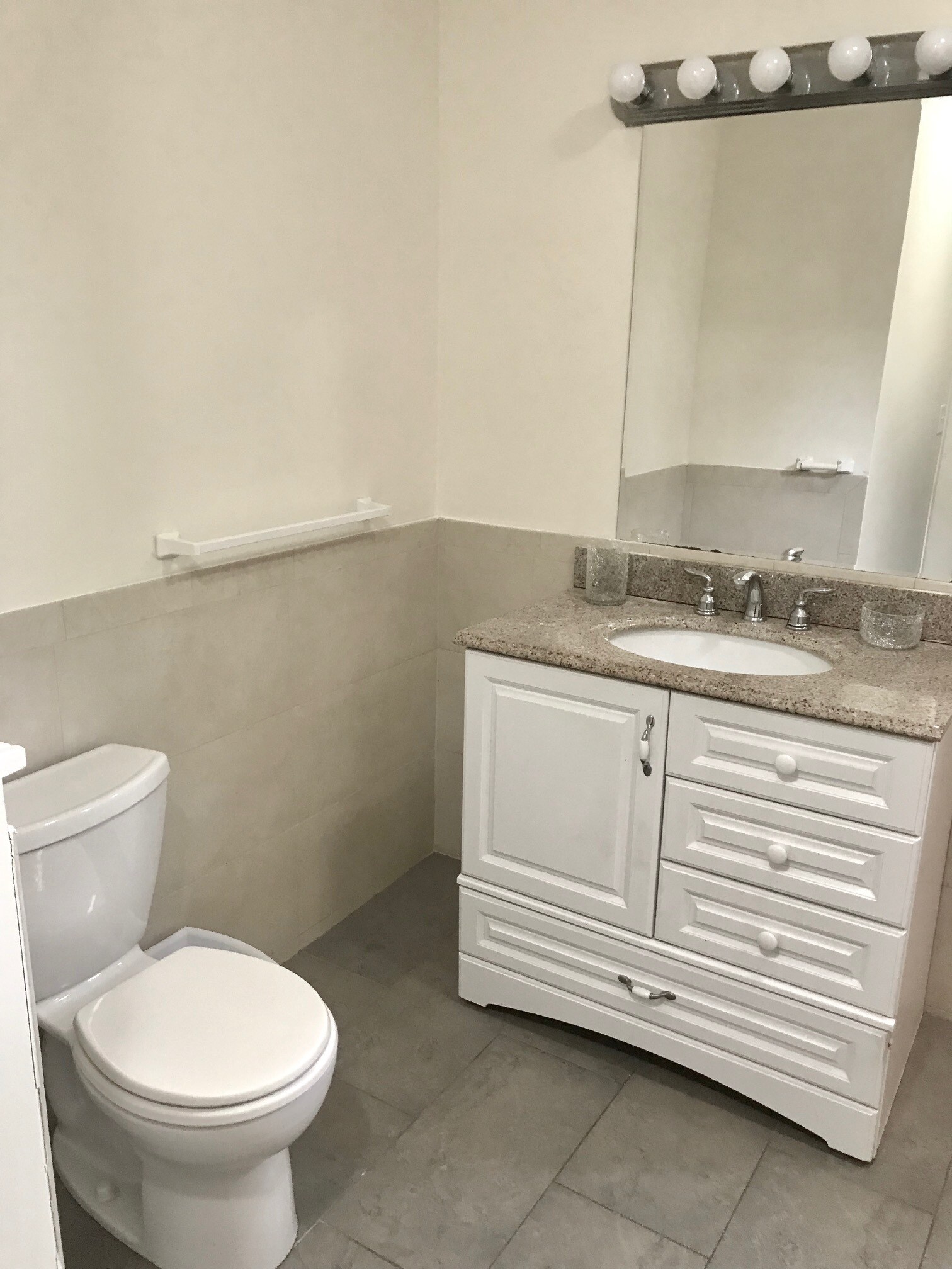 Building Photo - 14 Schiller St