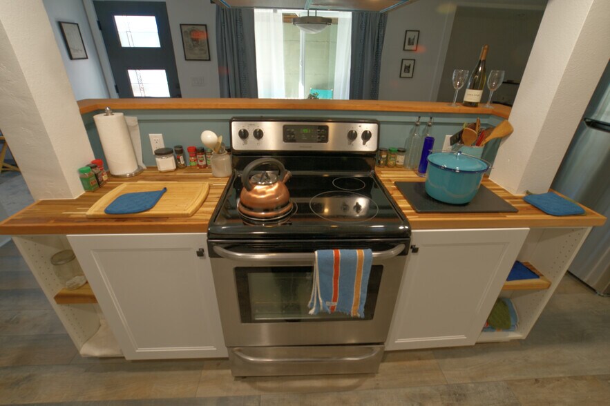 The kitchen island and serving shelf - 4157 SE Brooklyn St