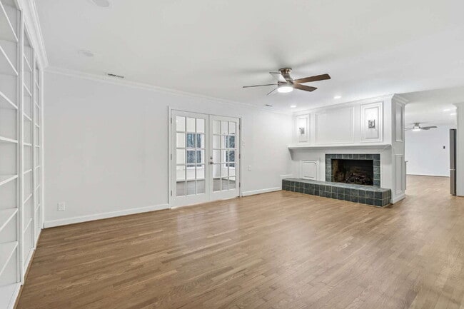 Building Photo - Spacious and Unique 5-Bedroom Home in Chapel Hill!