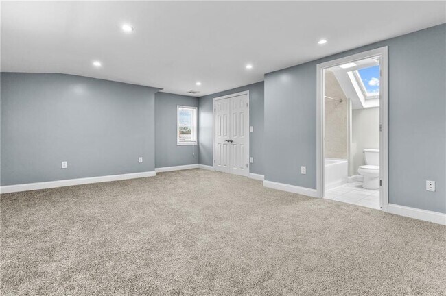 Building Photo - 10 Cooke Pl